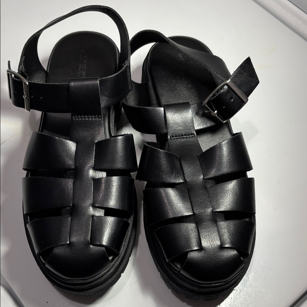 Old Navy sandals Size 7
